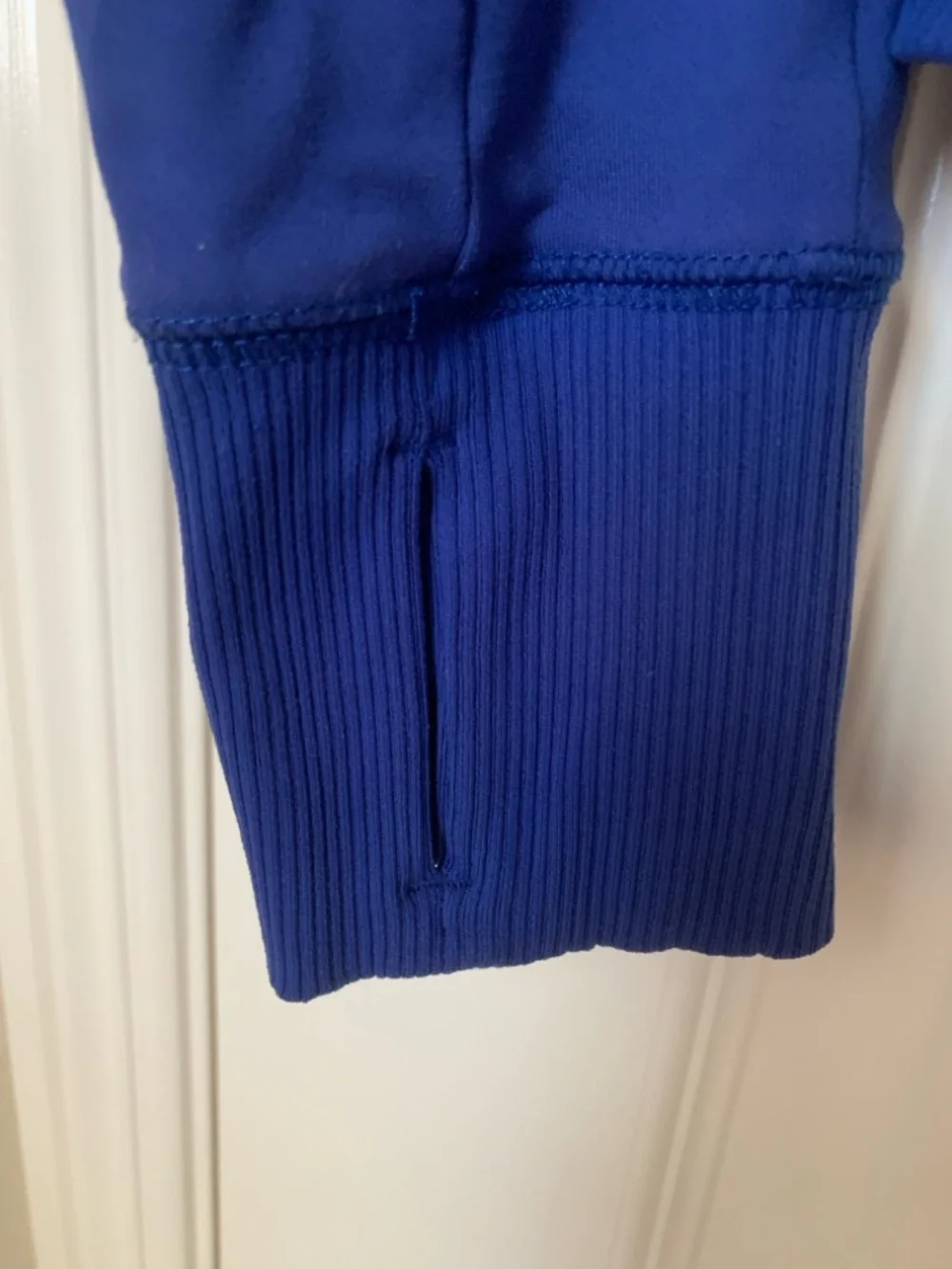 EUC Alo Yoga Blue Full Zip Performance Track Jacket - Size S/M - Picture 4 of 16